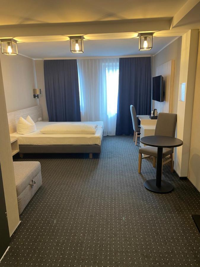 מארל Hotel Restaurant Mirena מראה חיצוני תמונה
